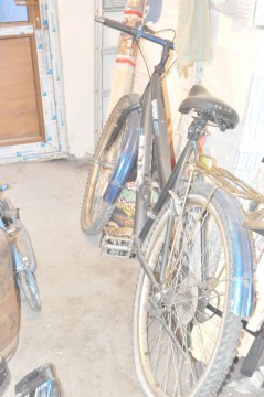 Trei tineri au furat o bicicletă dintr-un imobil din Constanța
